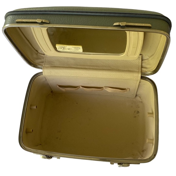 Vintage American Tourister Handheld Trunk - Picture 10 of 10